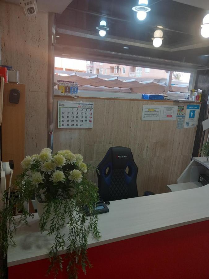 Hotel Juan Carlos Torrevieja Eksteriør billede